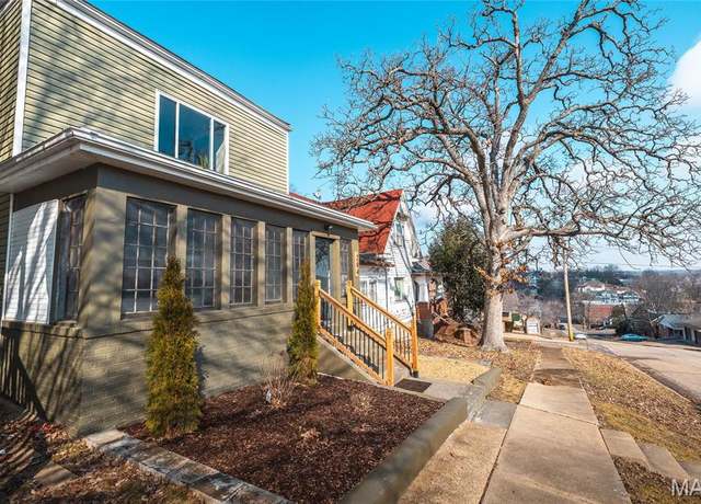Property at 204 S 3rd St, De Soto, MO 63020, 3 beds, 3 baths