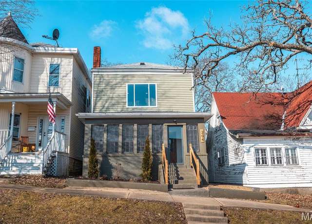 Property at 204 S 3rd St, De Soto, MO 63020, 3 beds, 3 baths
