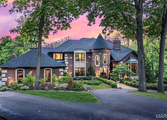 Property at 11 Lake Forest Ct W, St Charles, MO 63301, 7 beds, 6 baths