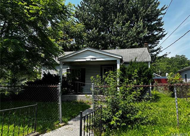 Property at 2205 N 5th St, St Charles, MO 63301, 2 beds, 1 bath