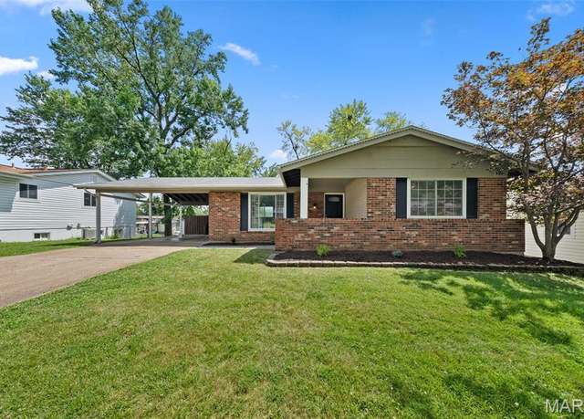 Property at 2556 Wesglen Estates Dr, Maryland Heights, MO 63043, 3 beds, 2 baths