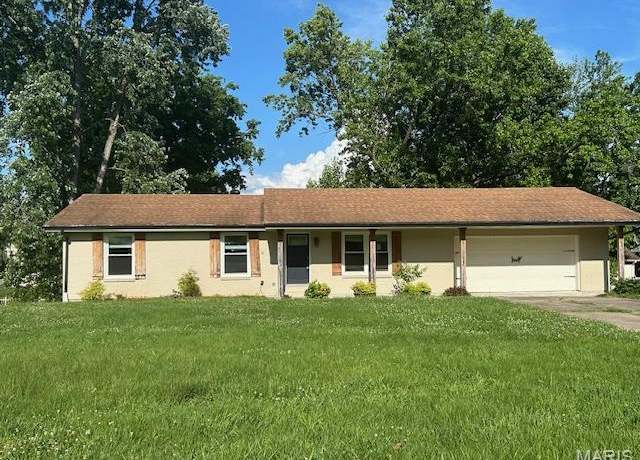Property at 1910 Sherwood Dr, Cape Girardeau, MO 63701, 4 beds, 3 baths