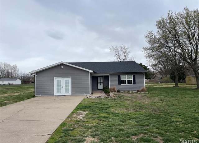 Property at 38 Byrd Dr, Sikeston, MO 63801, 4 beds, 2 baths