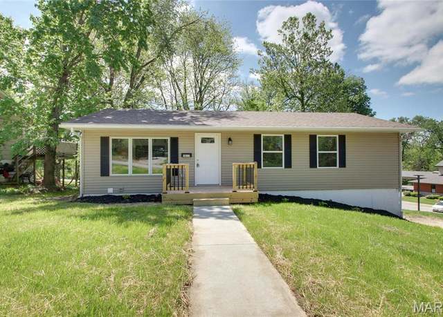 Property at 3613 Iowa Ave, Hannibal, MO 63401, 3 beds, 1 bath