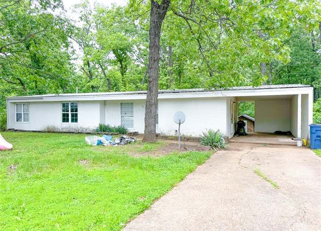 Property at 40 Walnut St, Viburnum, MO 65566, 3 beds, 1.5 baths
