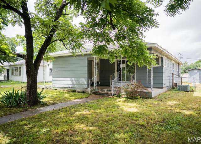 Property at 917 W 2nd St, West Plains, MO 65775, 3 beds, 2 baths