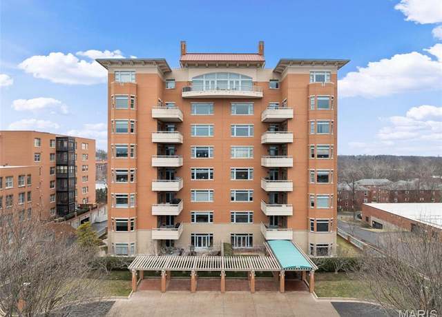 Property at 800 S Hanley Rd Unit 2D, St Louis, MO 63105, 3 beds, 2.5 baths