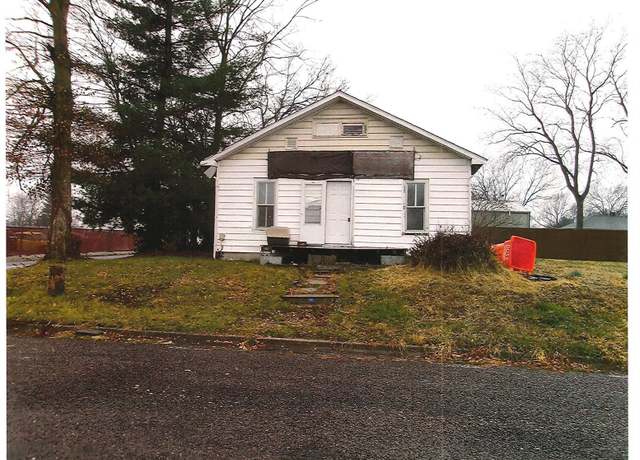 Property at 1107 West St, Greenville, IL 62246, 2 beds, 1 bath