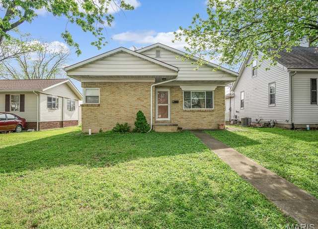 Property at 422 Washington St, Red Bud, IL 62278, 2 beds, 1 bath