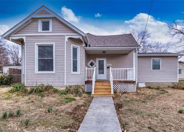 Property at 606 Jefferson St, De Soto, MO 63020, 4 beds, 2.5 baths