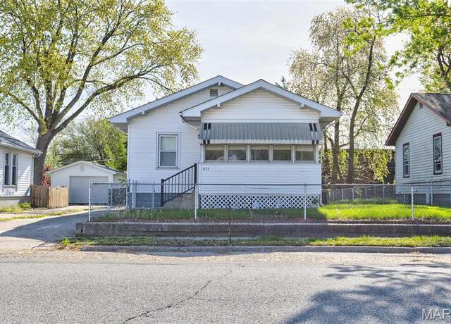 Property at 877 State St, Wood River, IL 62095, 2 beds, 1 bath