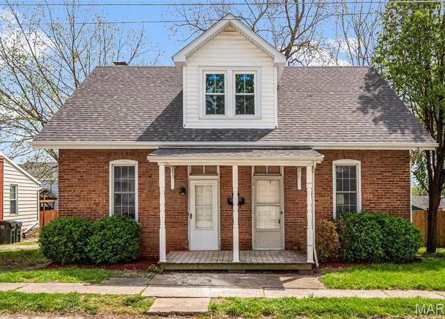 Property at 306 Walnut St, Waterloo, IL 62298, 4 beds, 2 baths