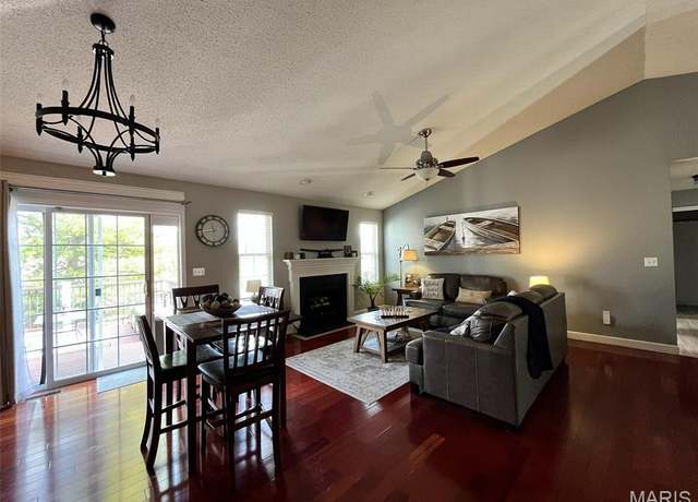 Property at 71 Hillsborough Ave, Glen Carbon, IL 62034, 4 beds, 3 baths