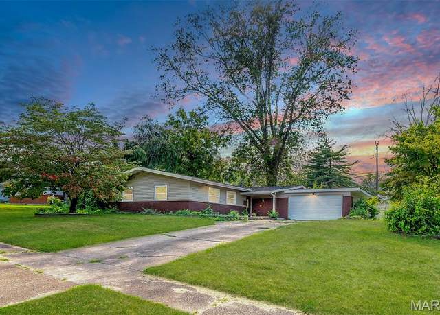 Property at 695 Hargrove Ln, Florissant, MO 63033, 3 beds, 2 baths