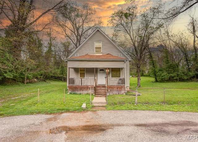 Property at 1418 Cooper St, Alton, IL 62002, 2 beds, 1 bath