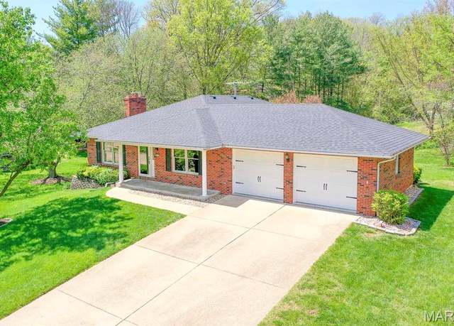 Property at 974 Forest View Dr, Columbia, IL 62236, 3 beds, 2 baths