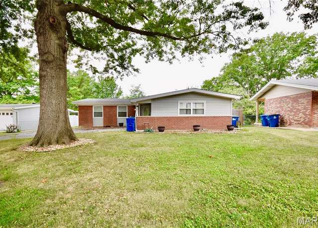 Property at 2919 Mid Course Dr, Mehlville, MO 63125, 4 beds, 2.5 baths