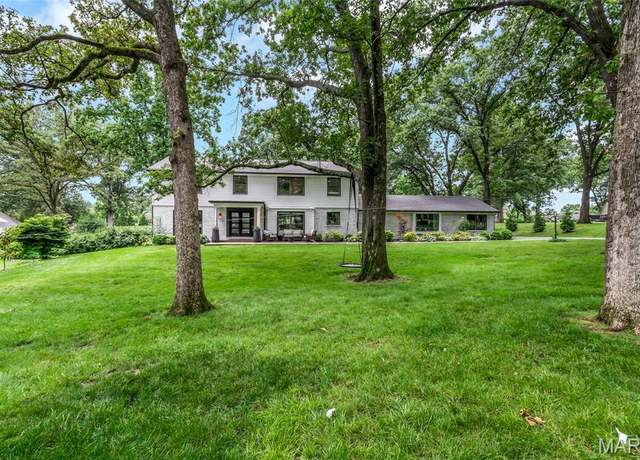 Property at 1607 Wyncliff Ln, Frontenac, MO 63131, 4 beds, 3.5 baths