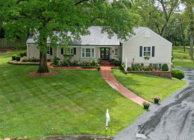 Property at 13 Ladue Crest Ln, St Louis, MO 63124, 3 beds, 3 baths