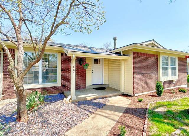 Property at 654 Towerwood Dr, Ballwin, MO 63021, 3 beds, 2 baths