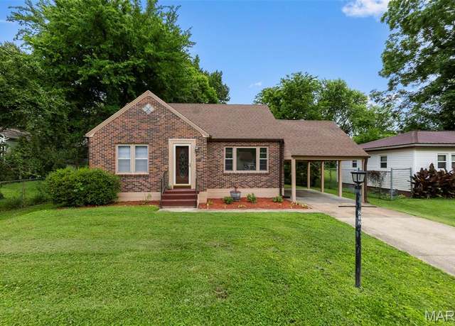 Property at 212 S Missouri St, Cape Girardeau, MO 63703, 4 beds, 2 baths