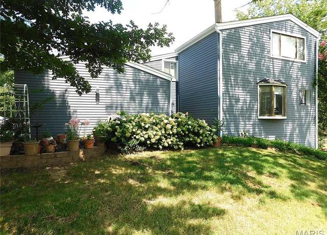 Property at 1035 Fairways Dr, Lake St Louis, MO 63367, 2 beds, 3 baths