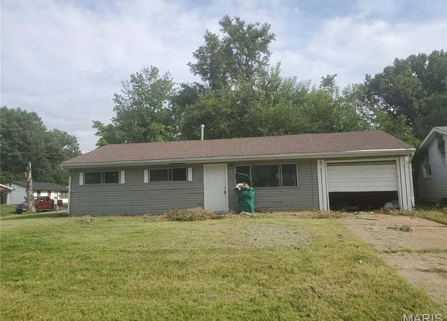 Property at 111 Lazarcheff Dr, Cahokia, IL 62206, 4 beds, 1 bath