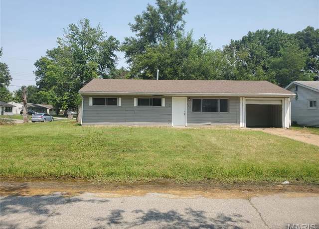 Property at 111 Lazarcheff Dr, Cahokia, IL 62206, 4 beds, 1 bath
