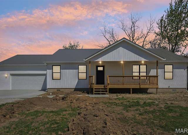 Property at 403 W 3rd North St, Mount Olive, IL 62069, 3 beds, 2 baths