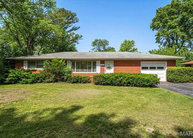 Property at 29 Mark Dr, Fairview Heights, IL 62208, 2 beds, 2 baths