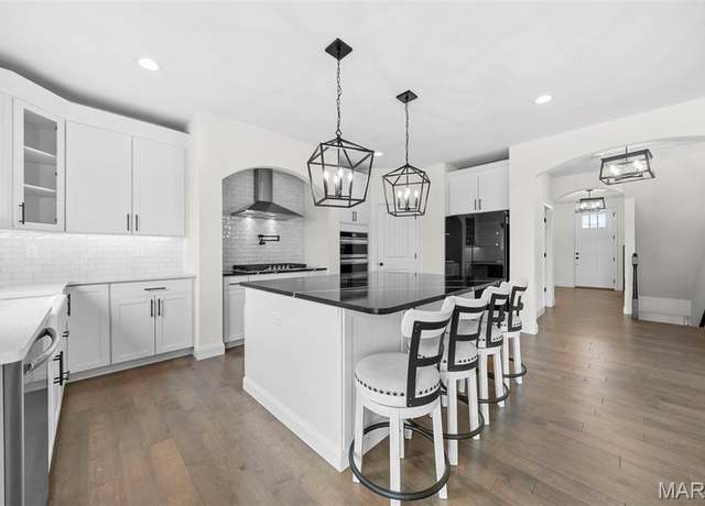Property at 223 Glasgow Green Dr, O'fallon, MO 63368, 3 beds, 2.5 baths