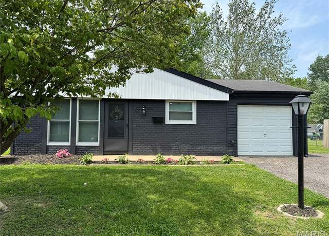 Property at 18 Scarlet Dr, Belleville, IL 62220, 4 beds, 1 bath