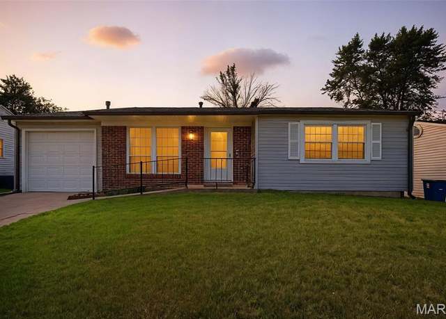 Property at 3447 Ipswich Ln, St Charles, MO 63301, 3 beds, 2 baths