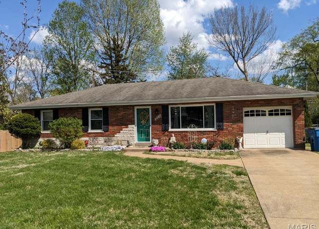Property at 2604 Jonathan Dr, Mehlville, MO 63125, 3 beds, 2 baths