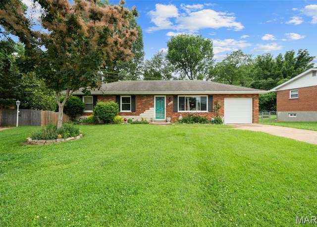 Property at 2604 Jonathan Dr, Mehlville, MO 63125, 3 beds, 2 baths