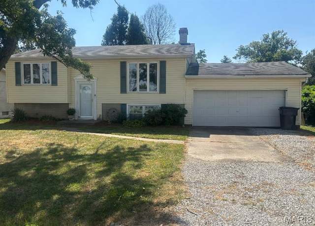 Property at 223 Bachman Ln, Godfrey, IL 62035, 3 beds, 2 baths