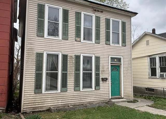 Property at 1809 Chestnut St, Hannibal, MO 63401, 4 beds, 2 baths