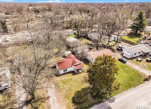 Property at 120 Edgewood Dr, Belleville, IL 62223, 2 beds, 1 bath