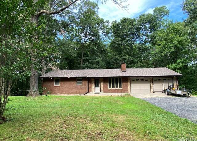 Property at 207 Navaho Dr, Cape Girardeau, MO 63701, 3 beds, 2 baths