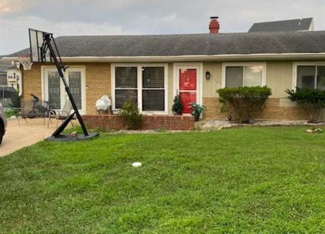 Property at 1004 Savoy Ln, Manchester, MO 63011, 3 beds, 2 baths