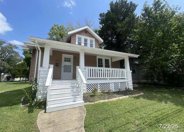 Property at 122 N 15th St, Belleville, IL 62220, 4 beds, 1 bath