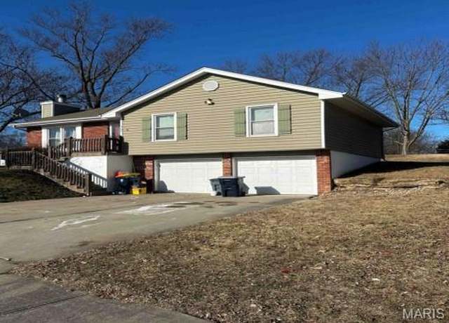 Property at 208 NE 80th St, Kansas City, MO 64118, 3 beds, 2 baths