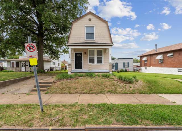 Property at 4974 Quincy St, St Louis, MO 63109, 2 beds, 1 bath