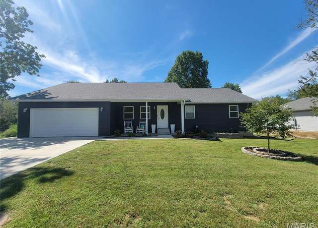 Property at 301 S Sloan St, Lebanon, MO 65536, 3 beds, 2 baths
