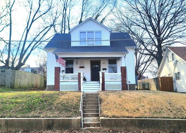 Property at 305 Williams St, Washington, MO 63090, 4 beds, 2.5 baths