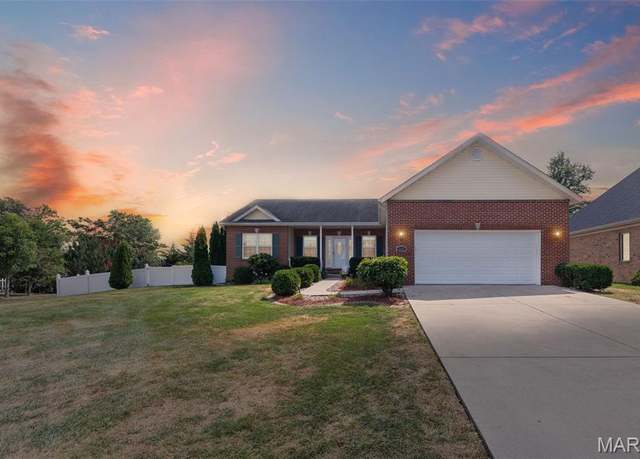 Property at 350 Regency Ct, Highland, IL 62249, 4 beds, 3 baths