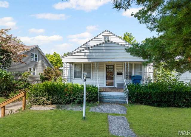 Property at 3724 Berkeley Ave, Alton, IL 62002, 2 beds, 1 bath