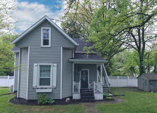 Property at 962 Hillsboro Ave, Edwardsville, IL 62025, 4 beds, 2 baths