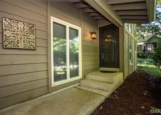 Property at 12827 Huntercreek Rd, Des Peres, MO 63131, 3 beds, 2.5 baths