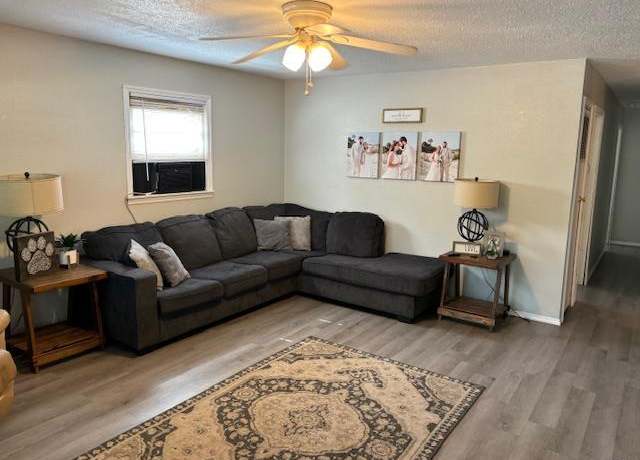 Property at 125 Marian St, Sikeston, MO 63801, 4 beds, 1 bath